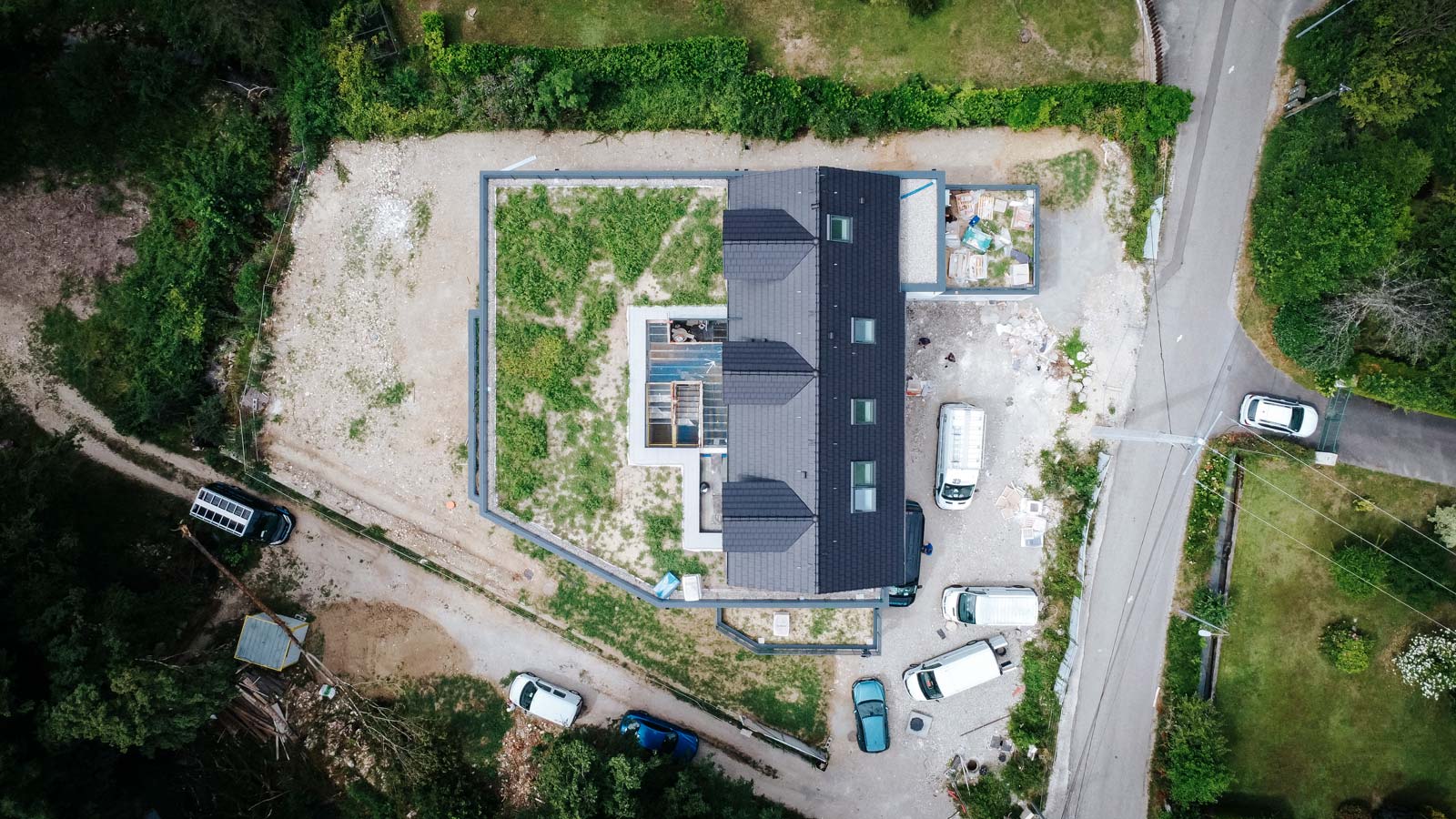 Maison avec toiture végétalisée